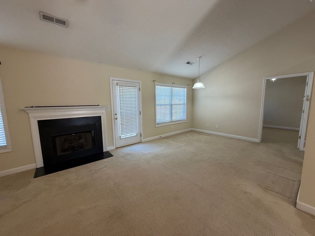 694 Huntingdon St - Photo 4 of 23