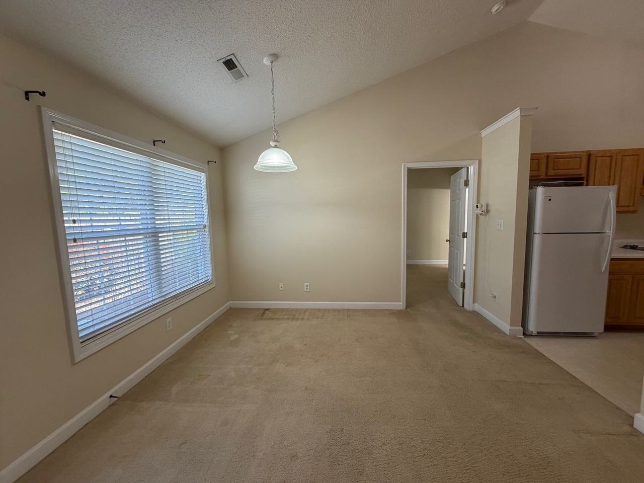 694 Huntingdon St - Photo 6 of 23