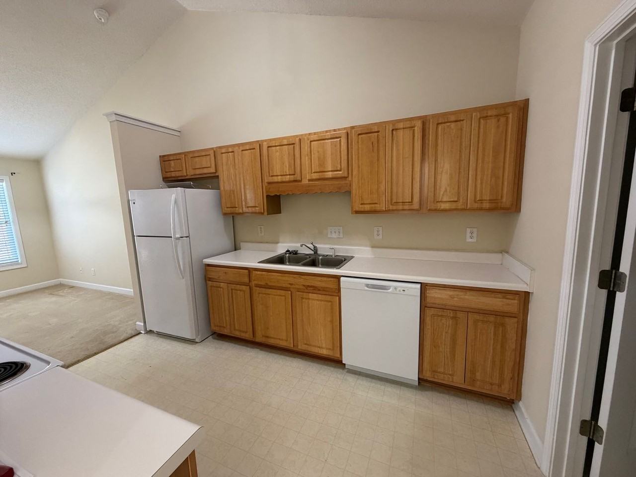 694 Huntingdon St - Photo 7 of 23