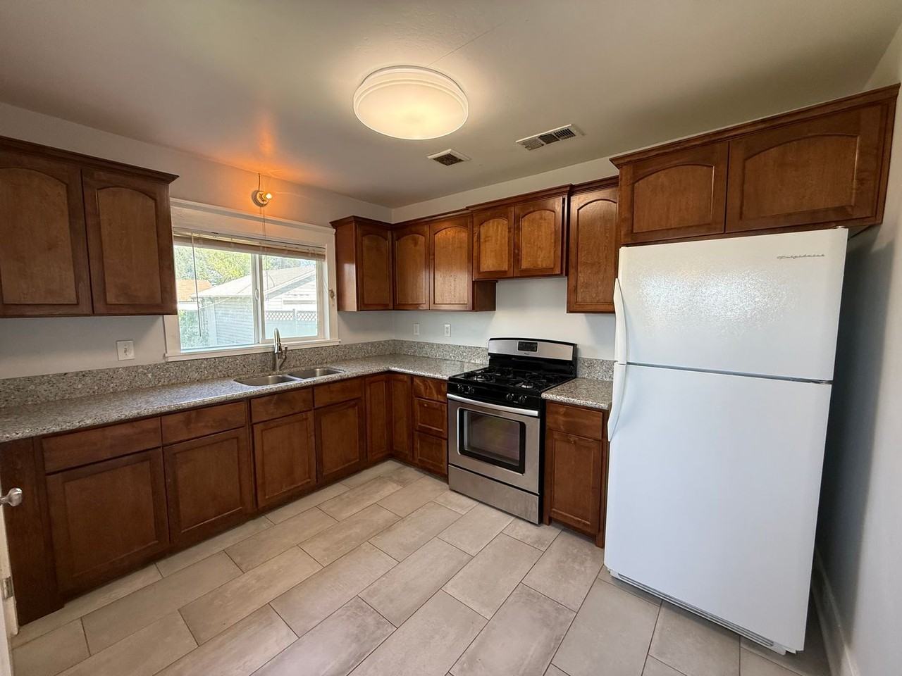 1822 3rd St - Photo 4 of 13