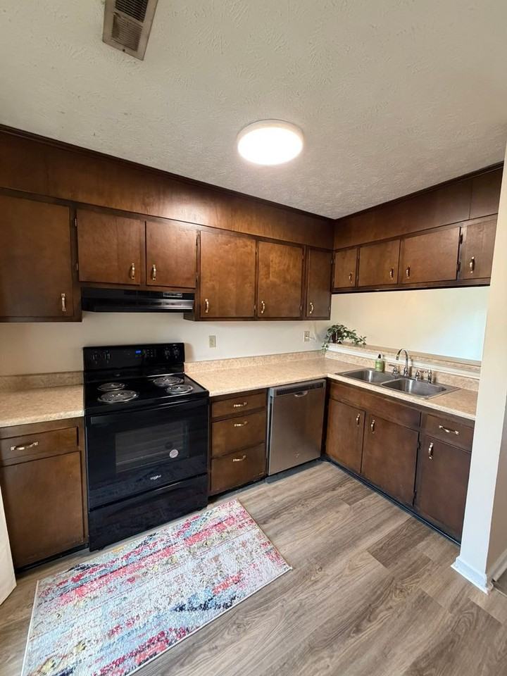 4615 Dow Ct - Photo 4 of 18