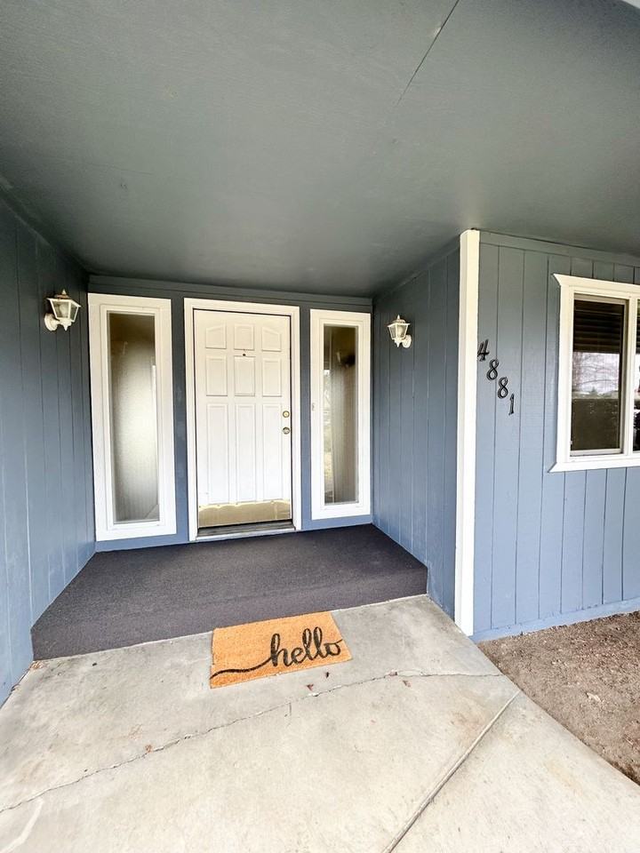 4881 Driftwood Dr - Photo 4 of 28