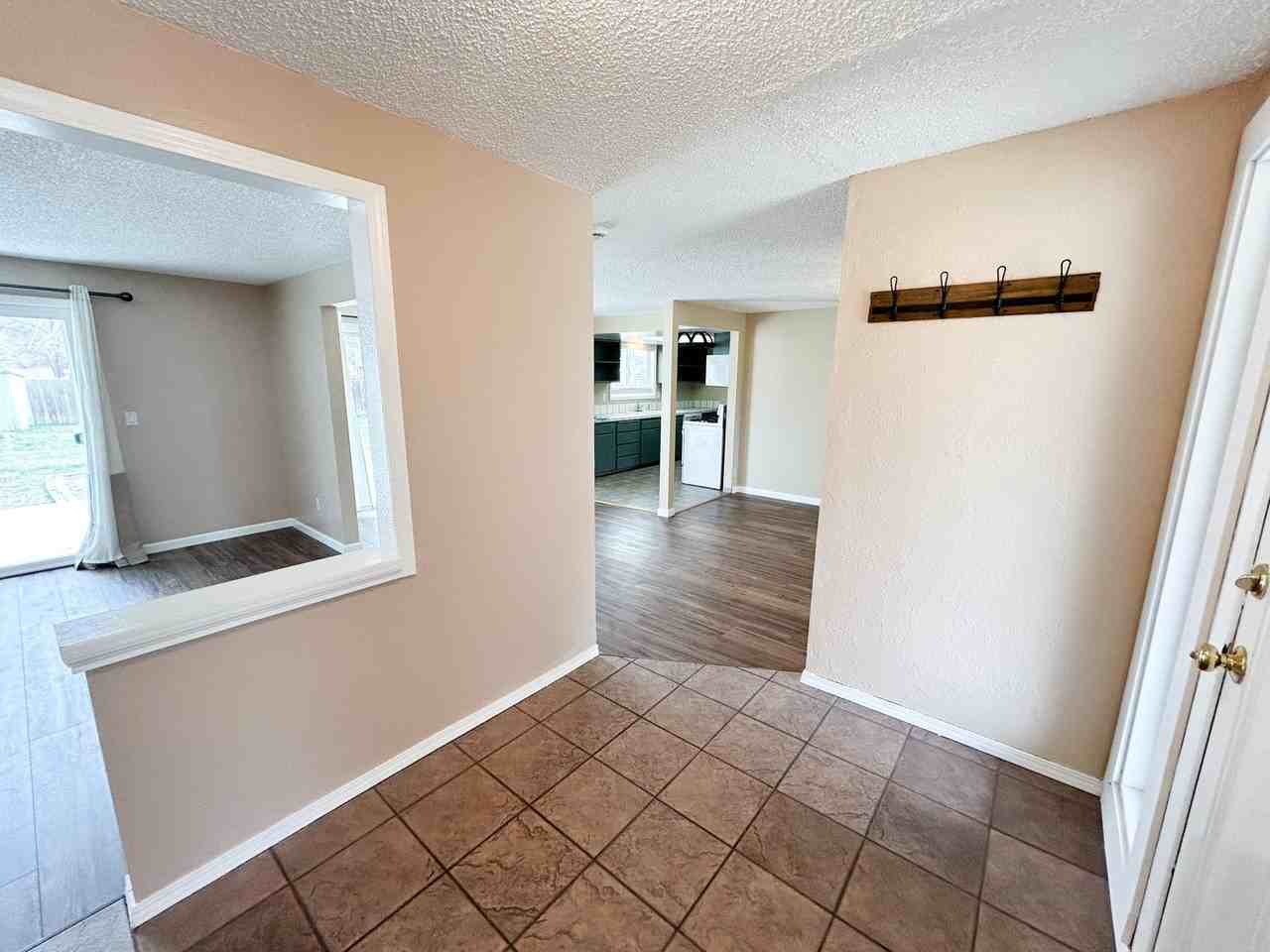 4881 Driftwood Dr - Photo 6 of 28