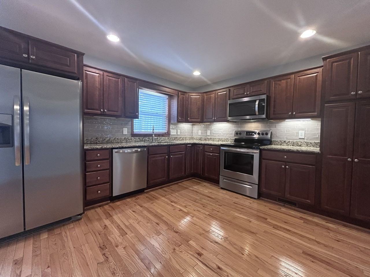 209 Delmar St - Photo 4 of 28