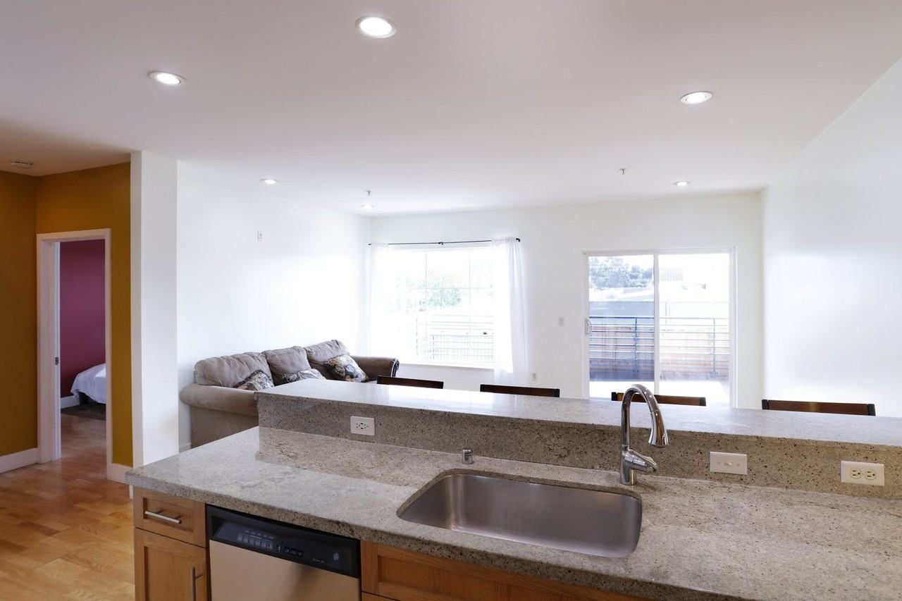 371 30th St #201 - Photo 2 of 20