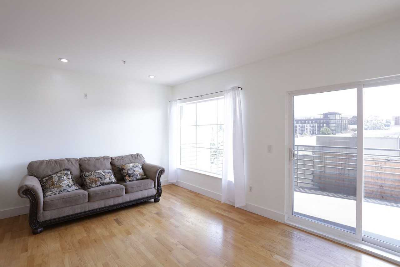 371 30th St #201 - Photo 5 of 20