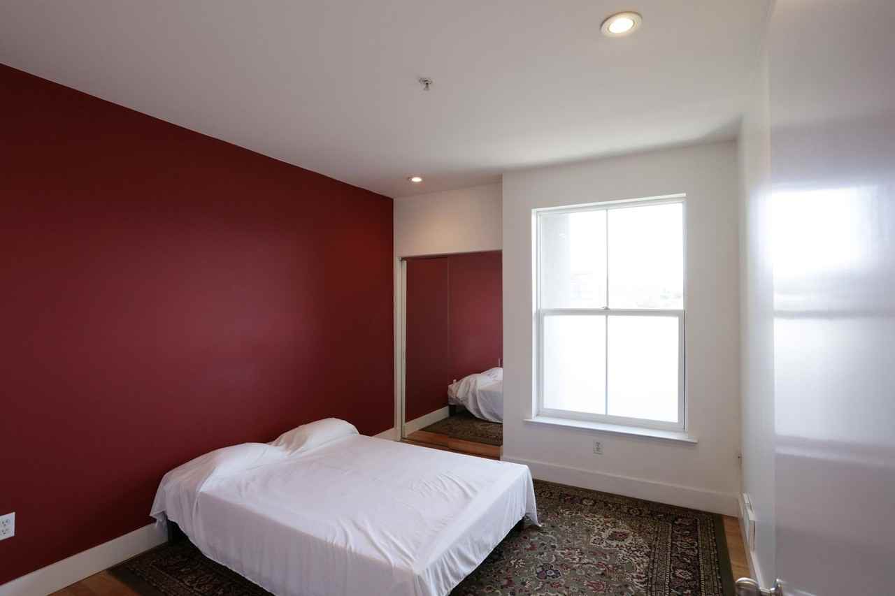 371 30th St #201 - Photo 6 of 20