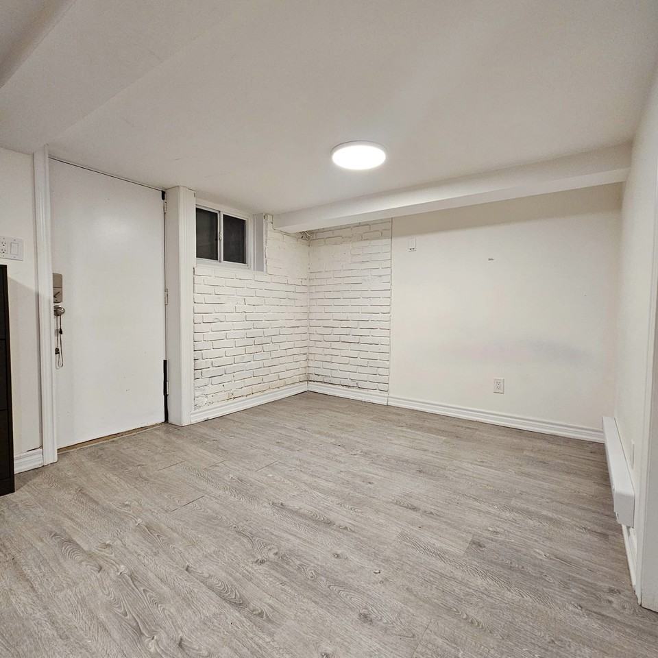 129 Bowie Avenue #B - Photo 6 of 10