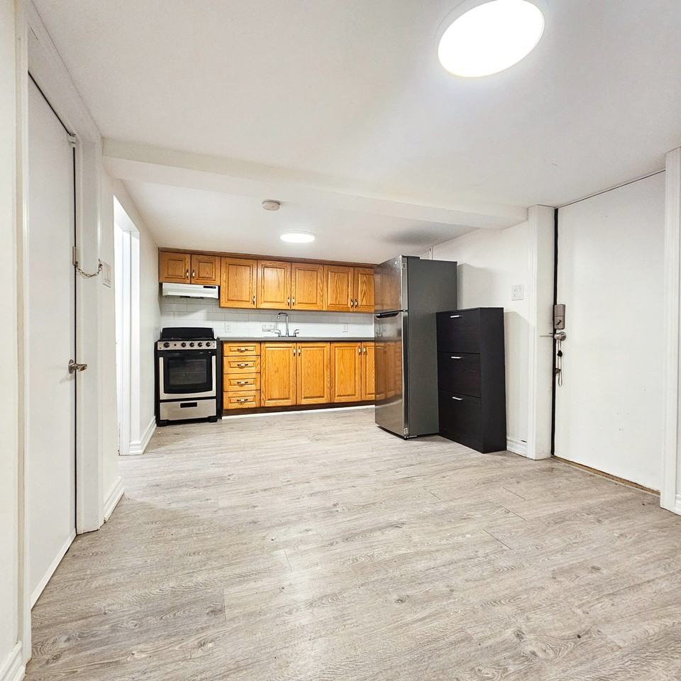 129 Bowie Avenue #B - Photo 7 of 10