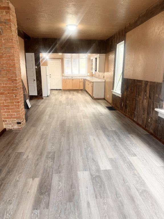 302 Parry St - Photo 3 of 13