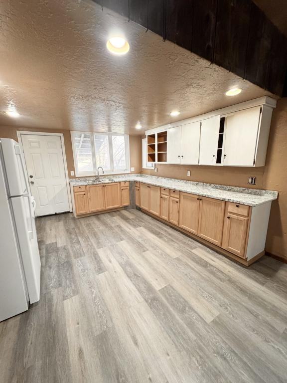 302 Parry St - Photo 4 of 13