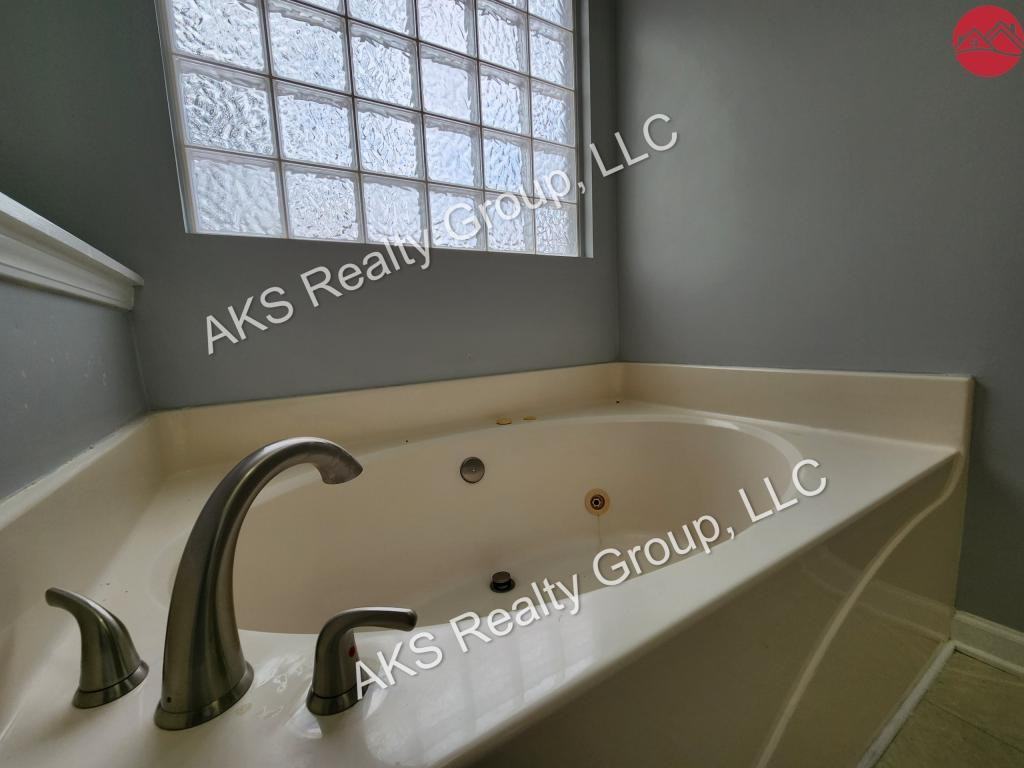 1132 Oak Creek Trl Ne - Photo 7 of 17