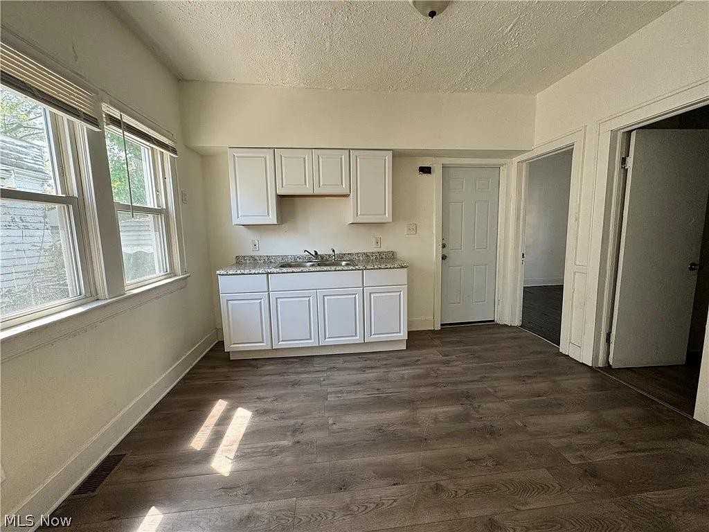 13214 Svec Ave - Photo 3 of 15