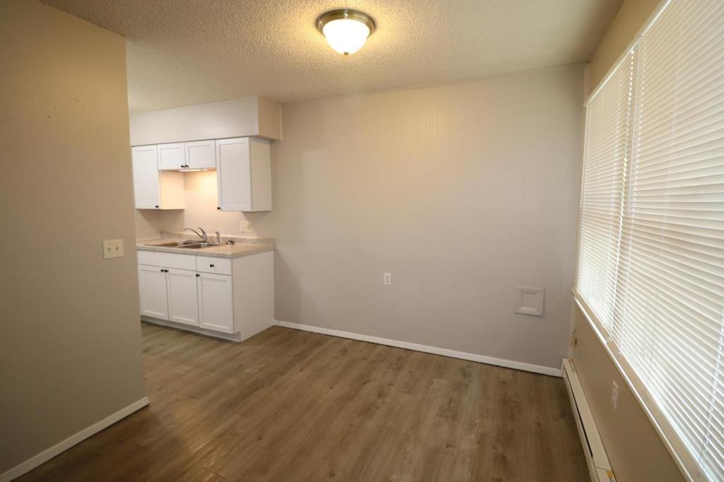 23053 Main St - Photo 2 of 13