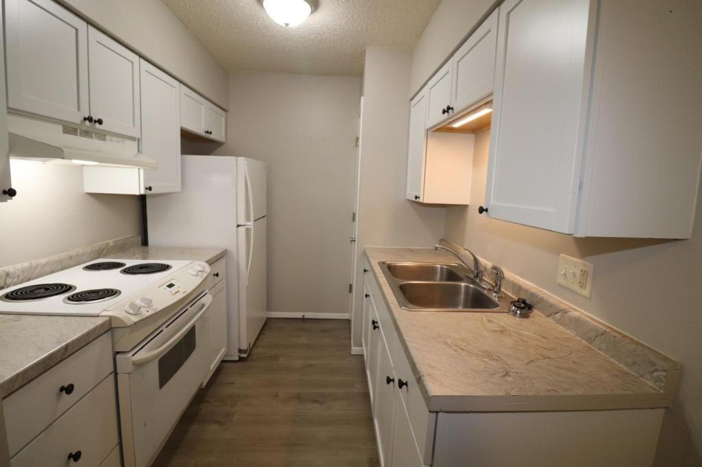 23053 Main St - Photo 3 of 13