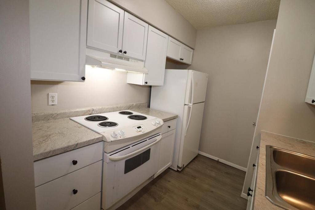 23053 Main St - Photo 4 of 13