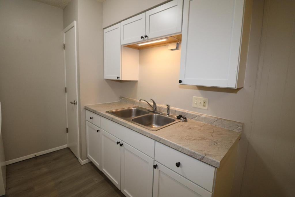 23053 Main St - Photo 5 of 13