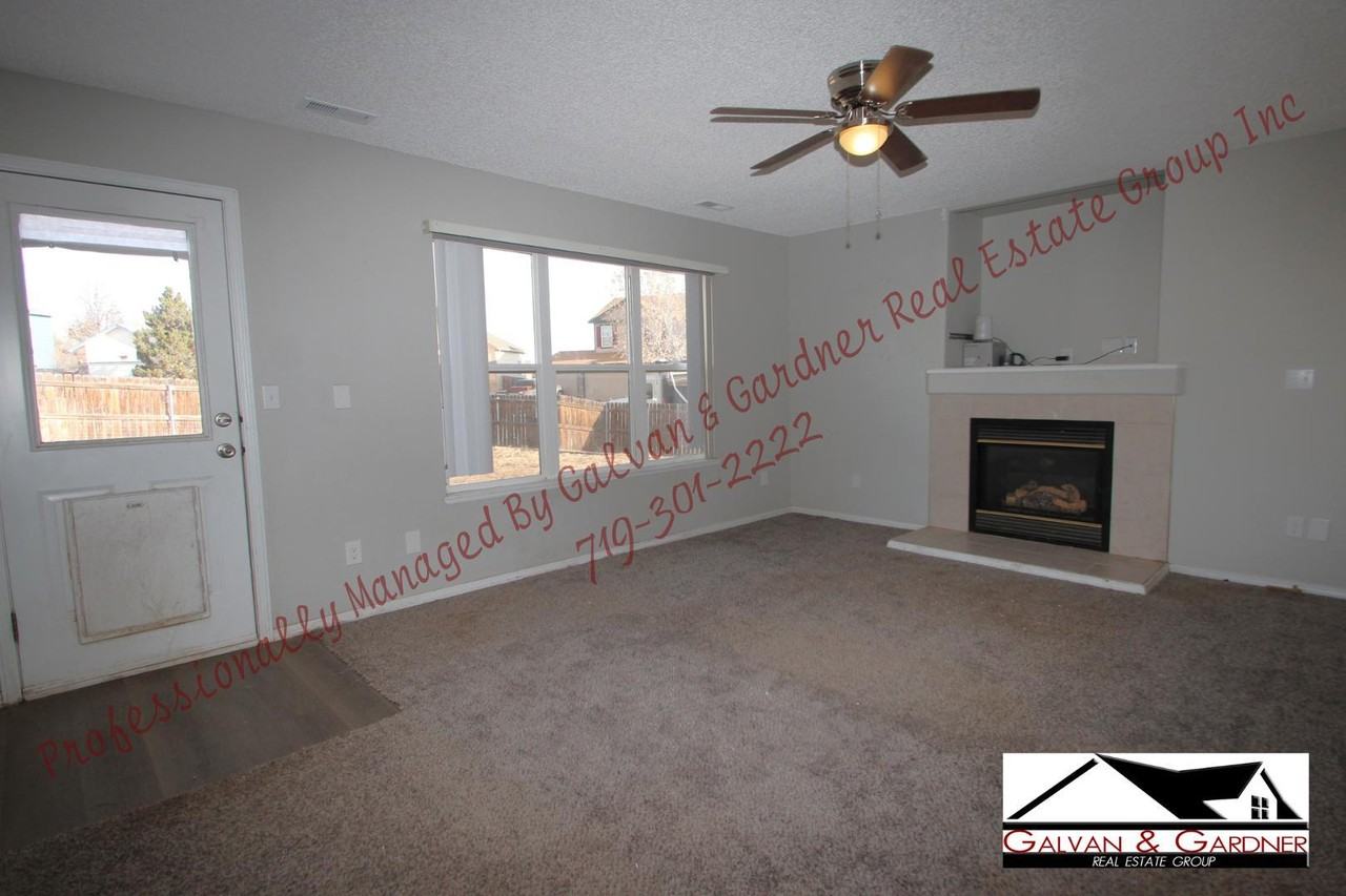 990 Lords Hill Dr - Photo 5 of 29