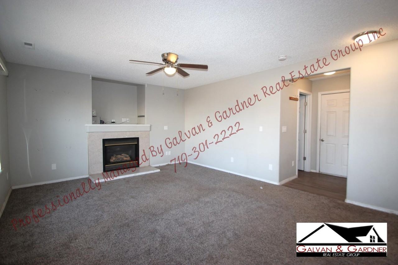 990 Lords Hill Dr - Photo 6 of 29