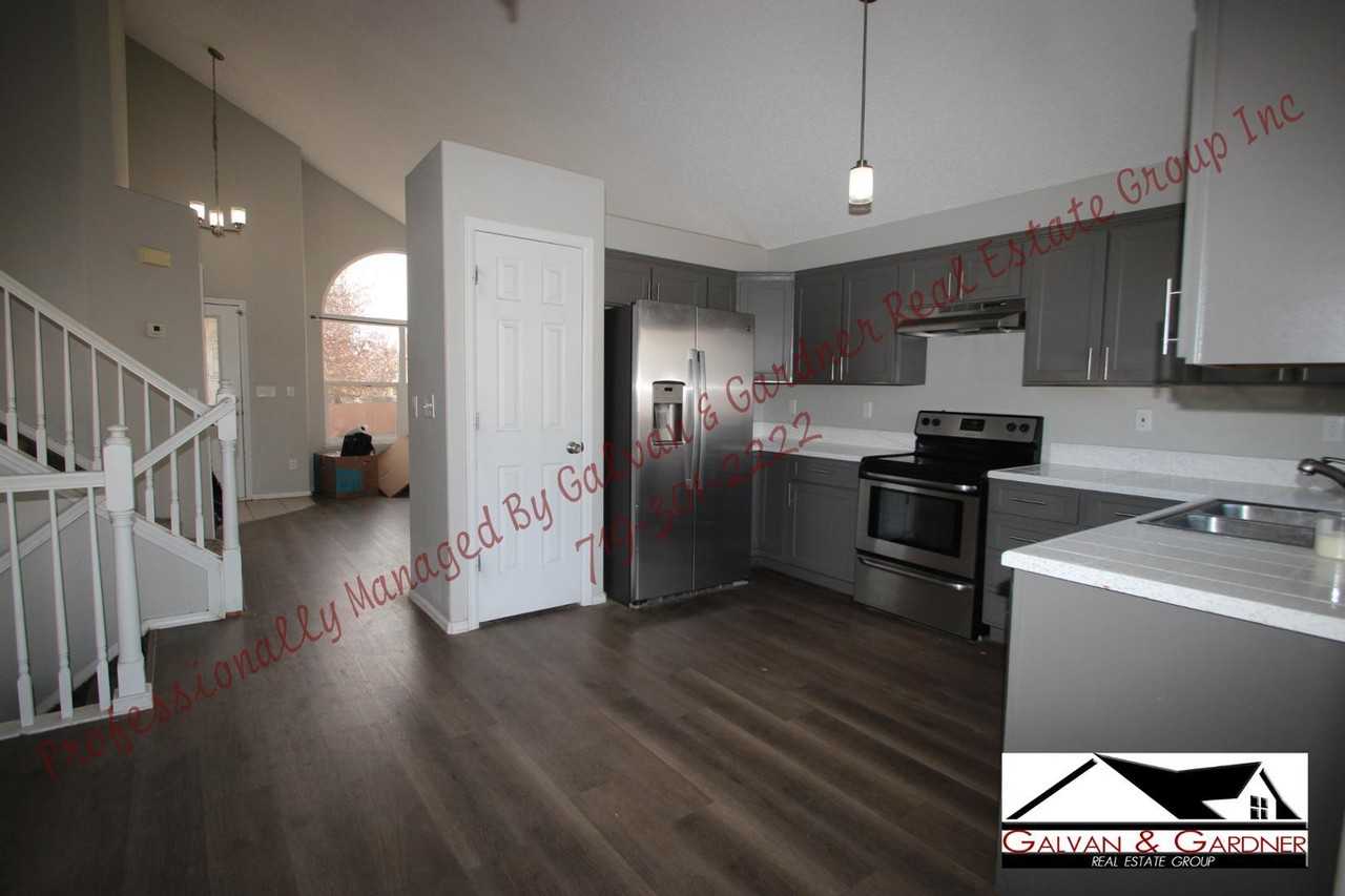 990 Lords Hill Dr - Photo 7 of 29