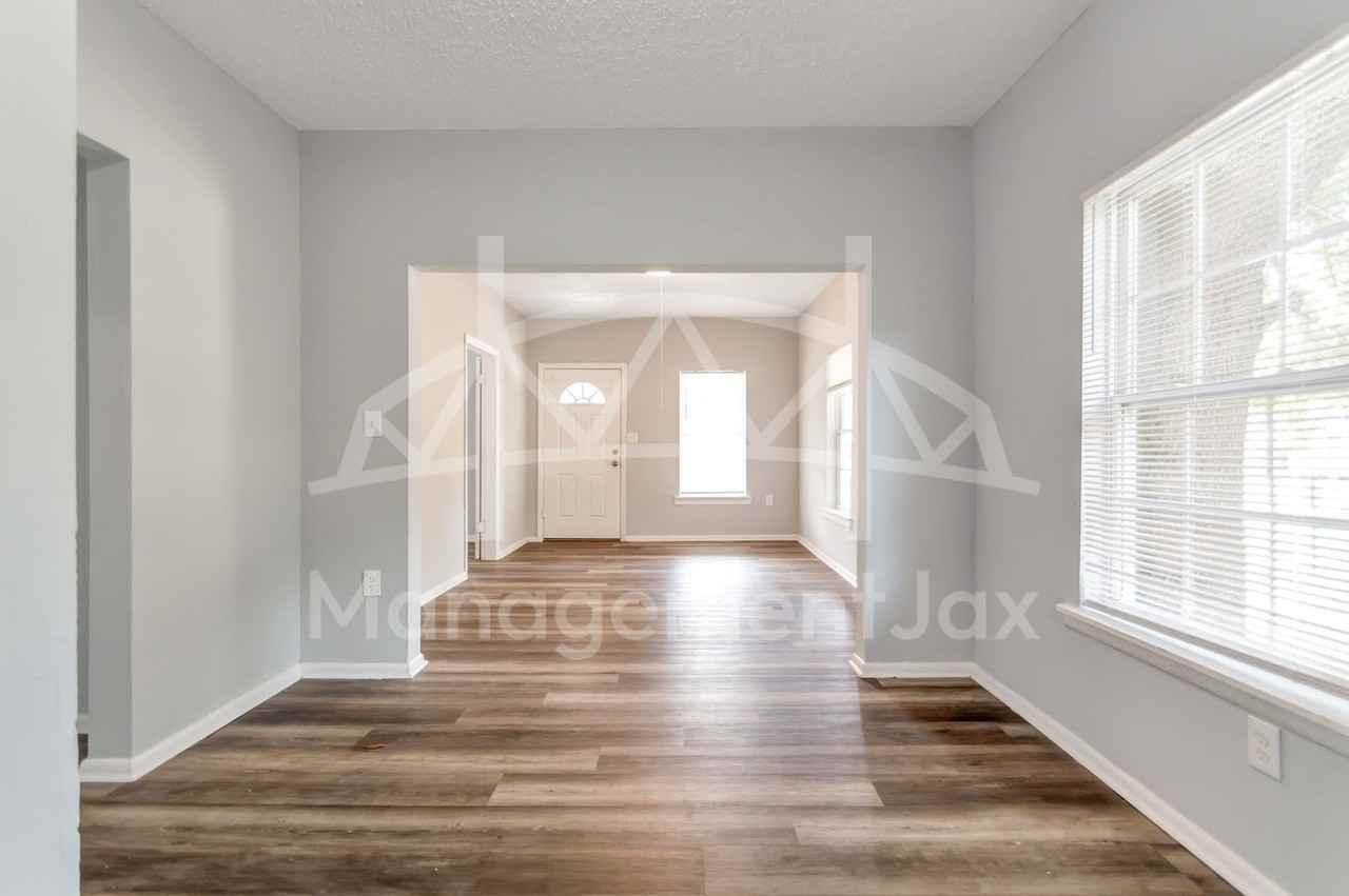 1165 Hart St - Photo 3 of 15