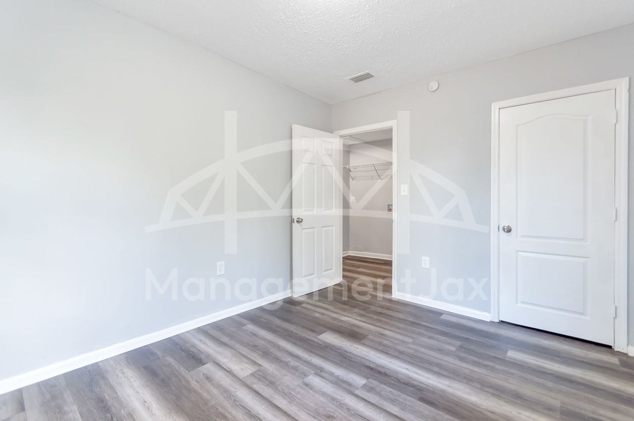 1165 Hart St - Photo 2 of 15