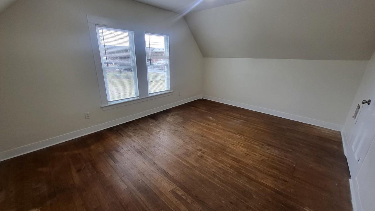 8 Artizan St #2 - Photo 3 of 6