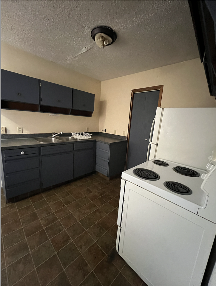 2346 Winnipeg Street - Photo 4 of 6