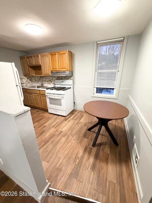 19 Brook St ##3 - Photo 6 of 17