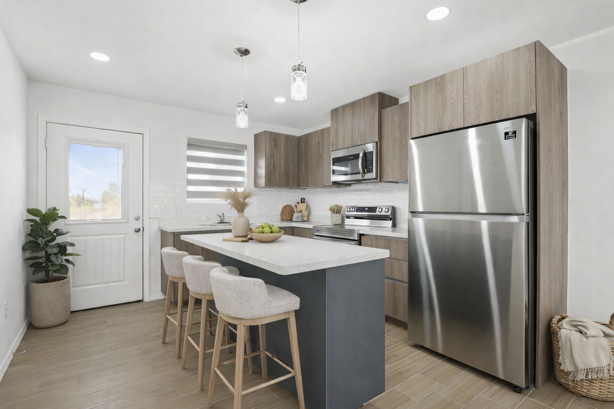 1525 W B St - Photo 2 of 10