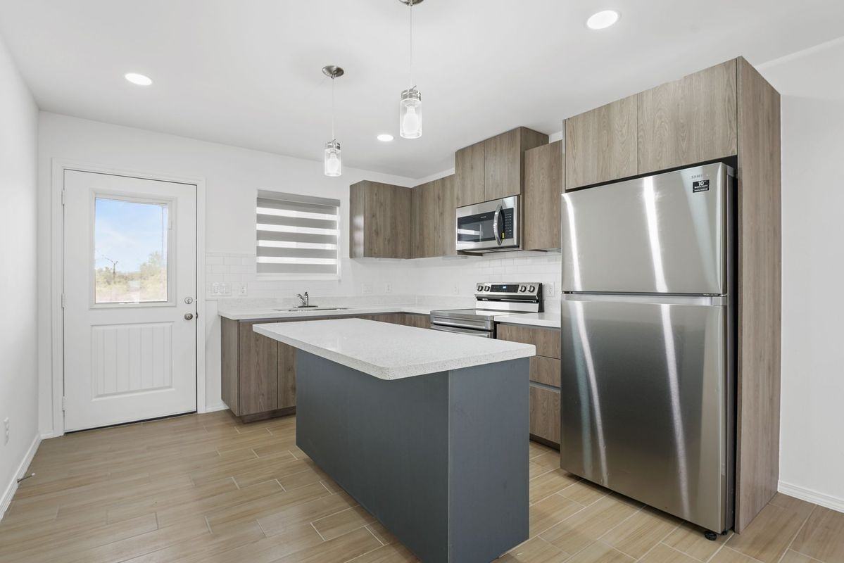 1525 W B St - Photo 5 of 10