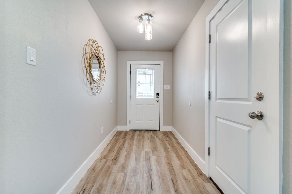 2845 Oakdale St - Photo 2 of 23