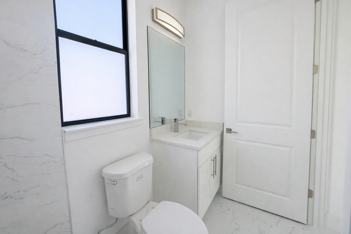 828 Holmes Ave - Photo 4 of 11