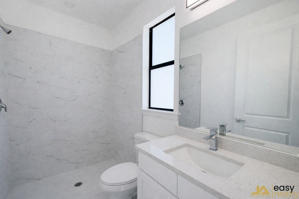 1045 Jaguar Blvd - Photo 6 of 9