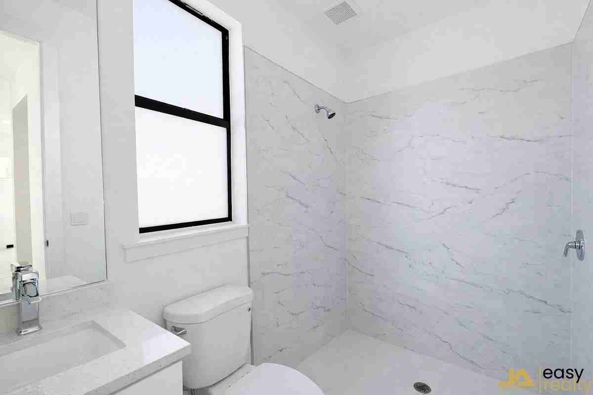 1045 Jaguar Blvd - Photo 7 of 9