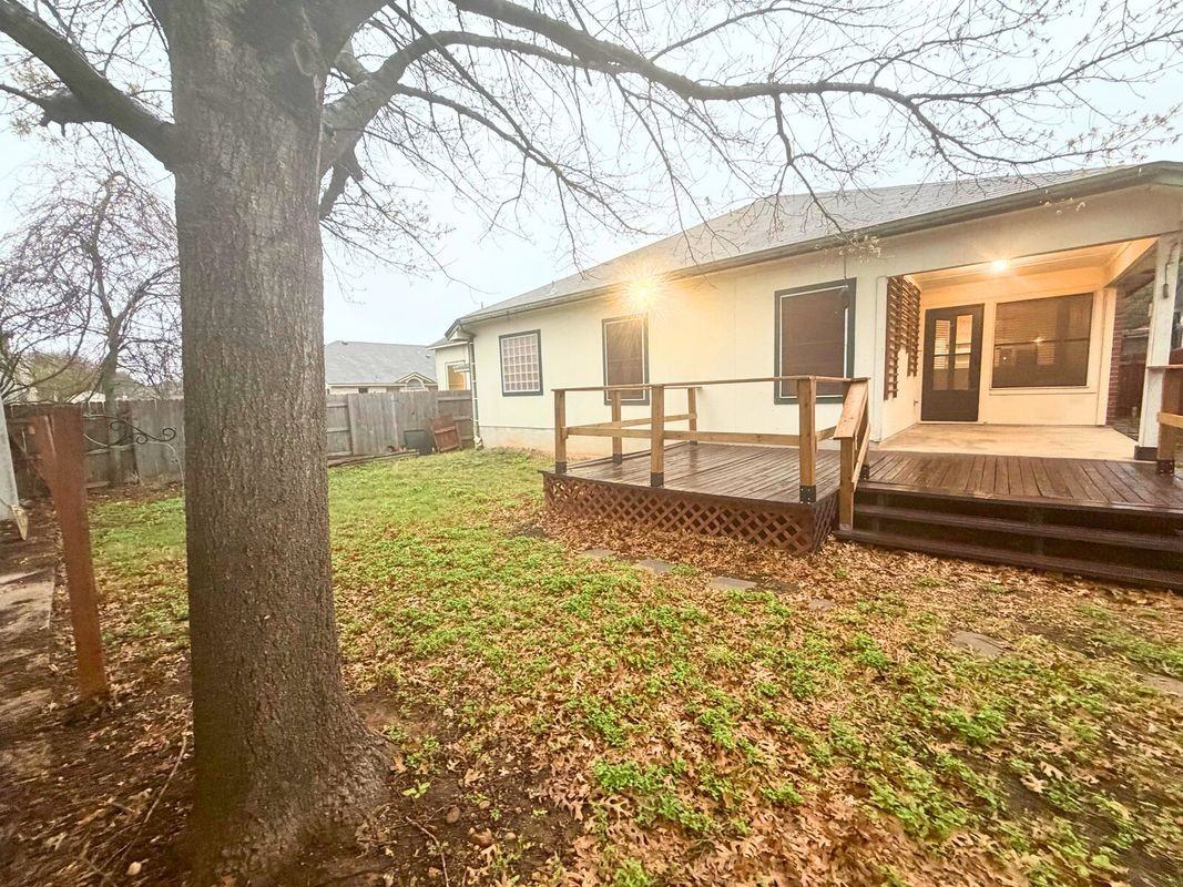 711 Settlement St - Photo 2 of 31