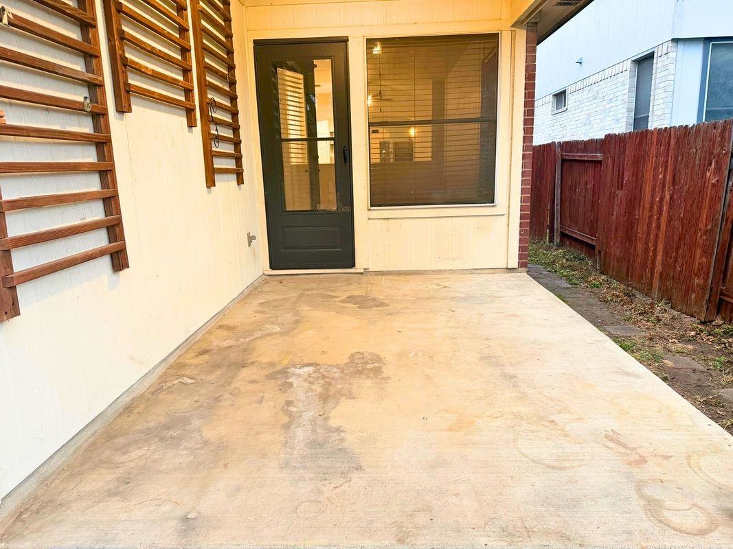 711 Settlement St - Photo 4 of 31