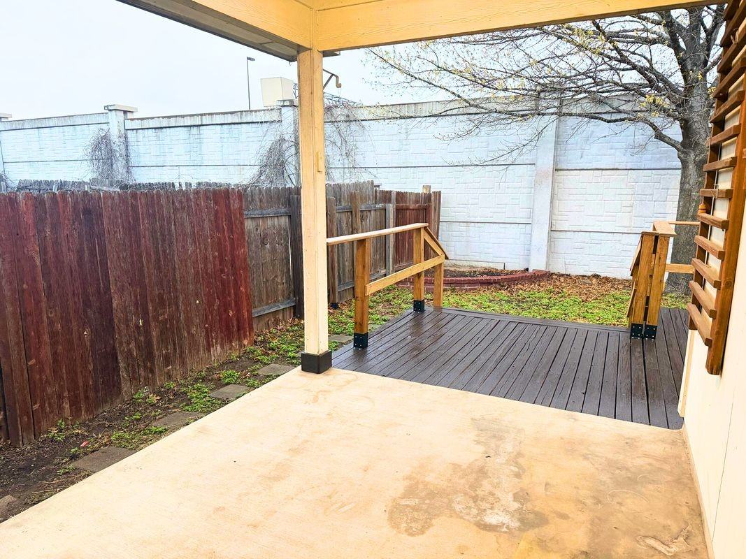 711 Settlement St - Photo 5 of 31