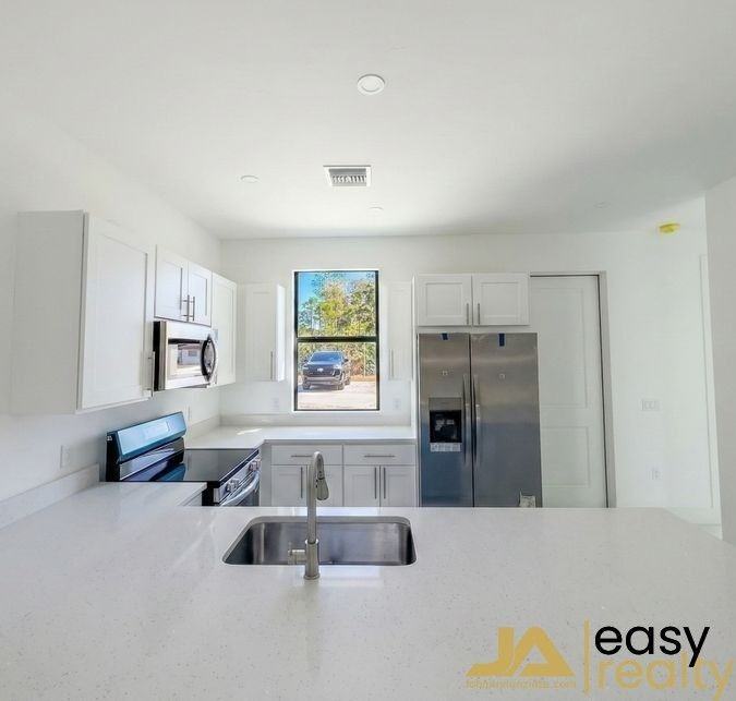 938 Homestead Rd S - Photo 2 of 8