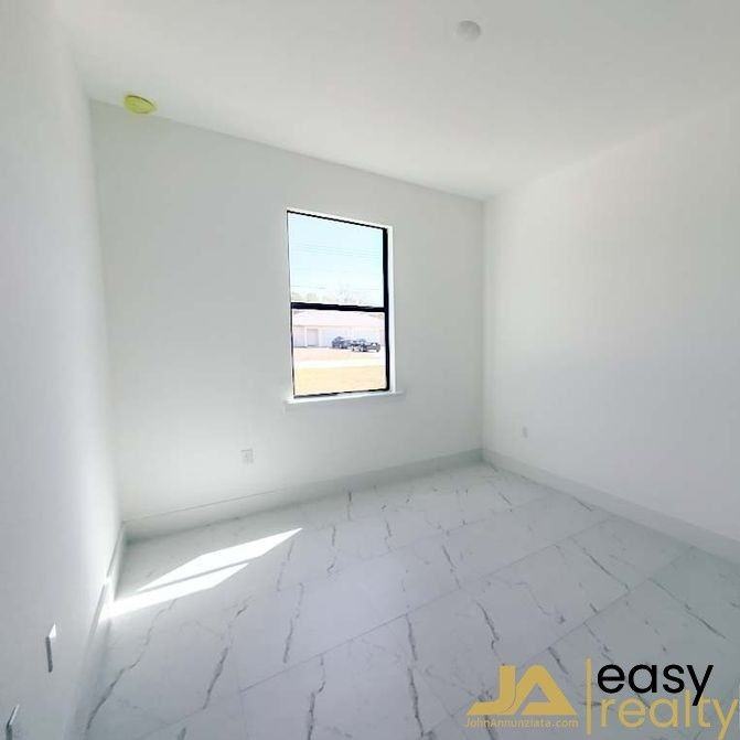 938 Homestead Rd S - Photo 3 of 8