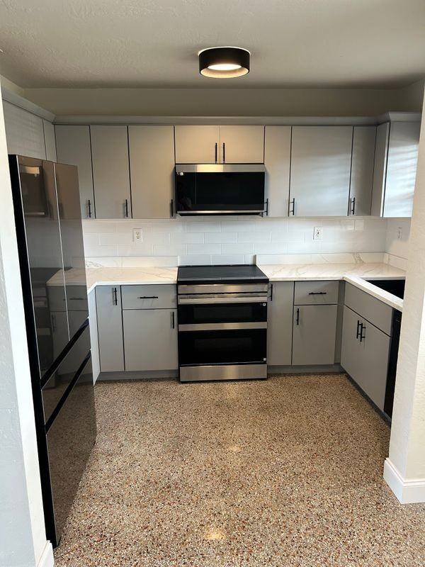 735 42nd Ave Ne - Photo 2 of 13