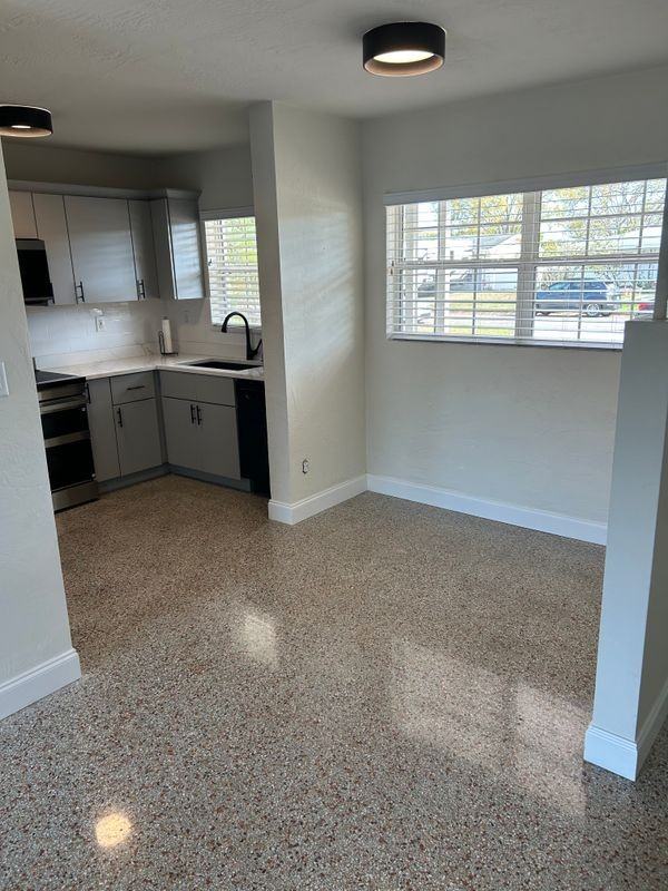 735 42nd Ave Ne - Photo 3 of 13