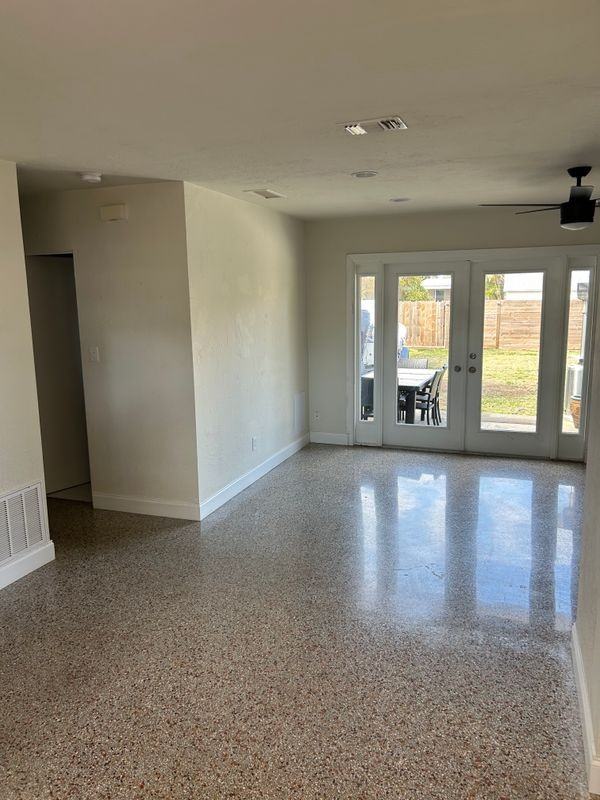 735 42nd Ave Ne - Photo 5 of 13