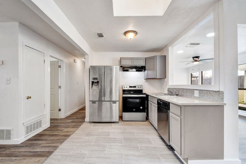 6707 Desilu Dr - Photo 2 of 12