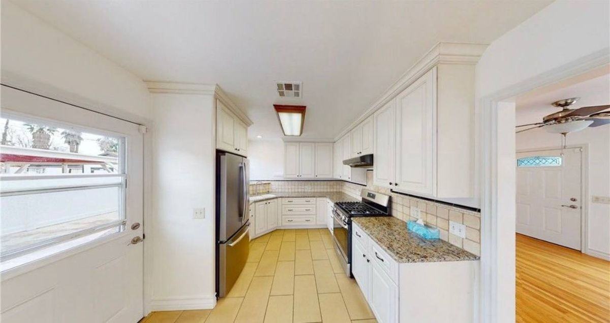 7418 Farmdale Ave - Photo 3 of 18