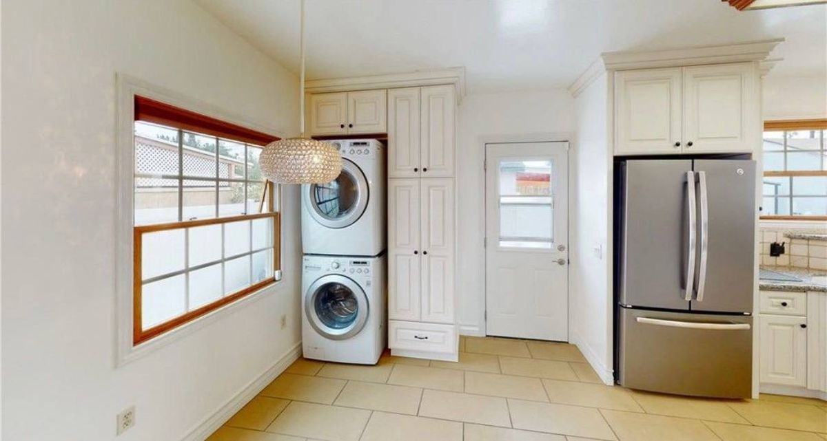 7418 Farmdale Ave - Photo 4 of 18