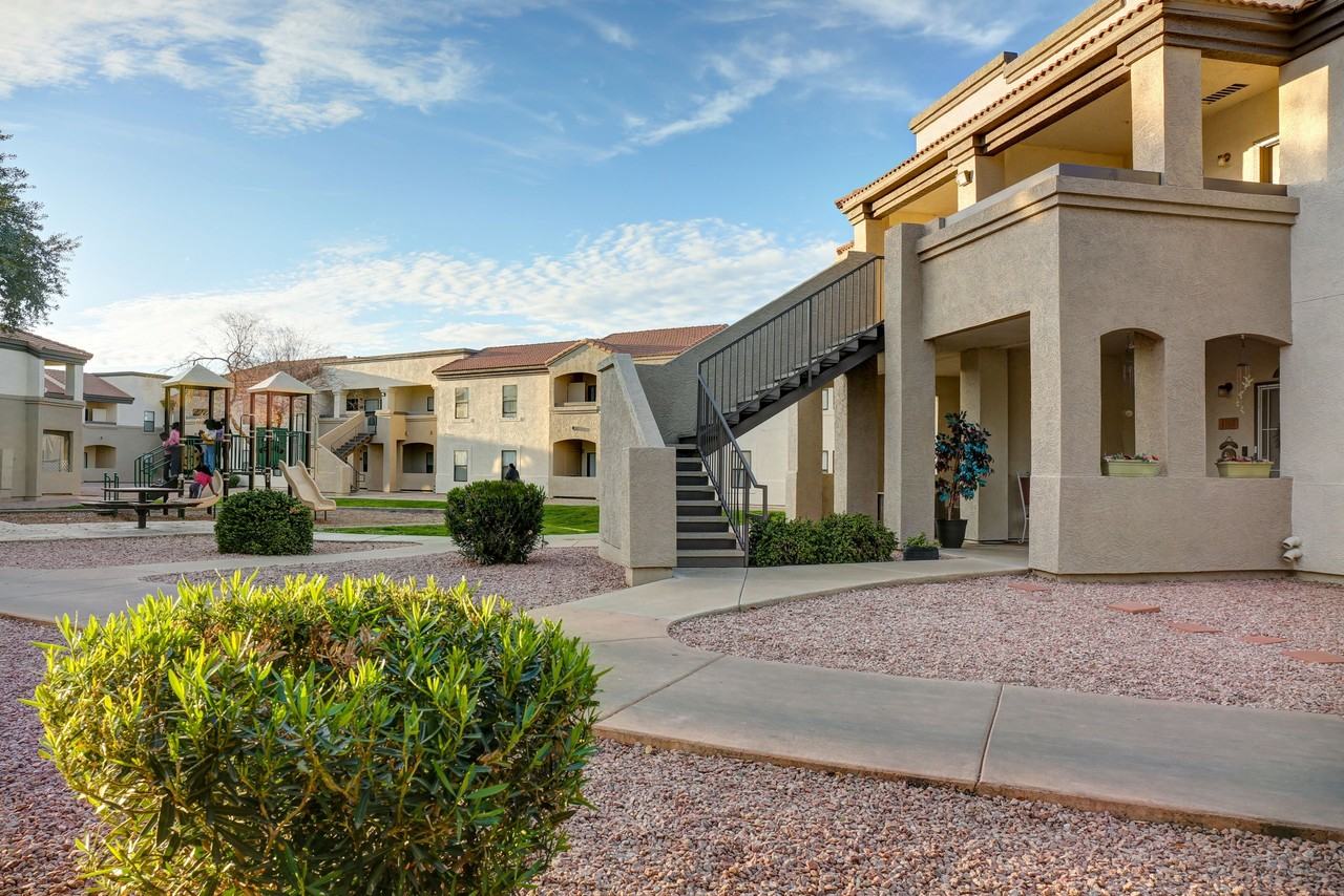 San Martin Apartments - Photo 5 of 27