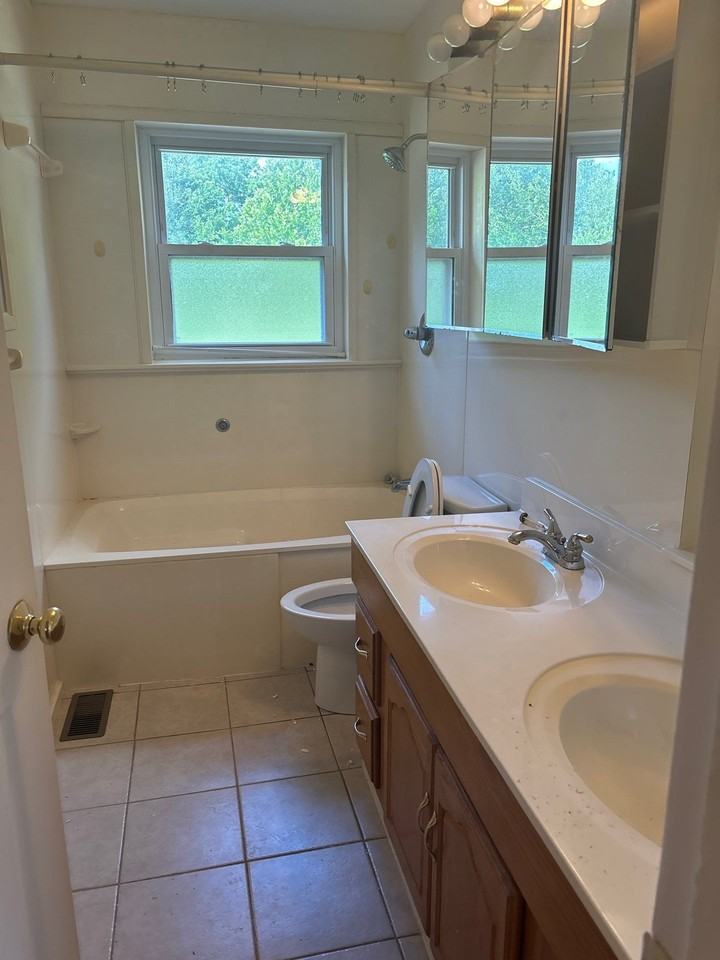 4209 Narcissus Dr - Photo 3 of 6
