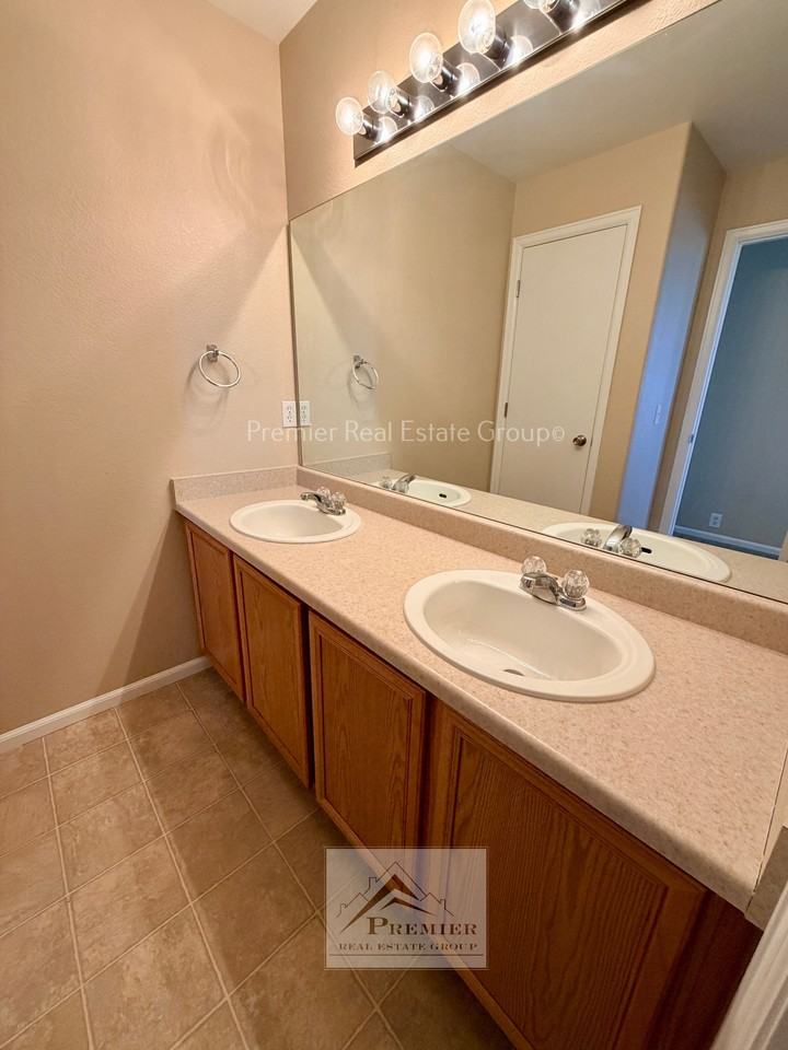 8765 Bamboo Grv #1 - Photo 5 of 17