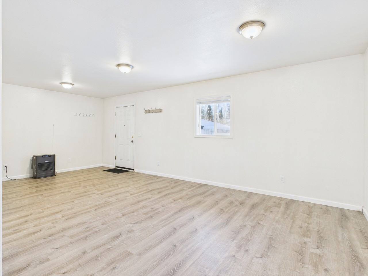 2377 Edsson Ave #E - Photo 3 of 15